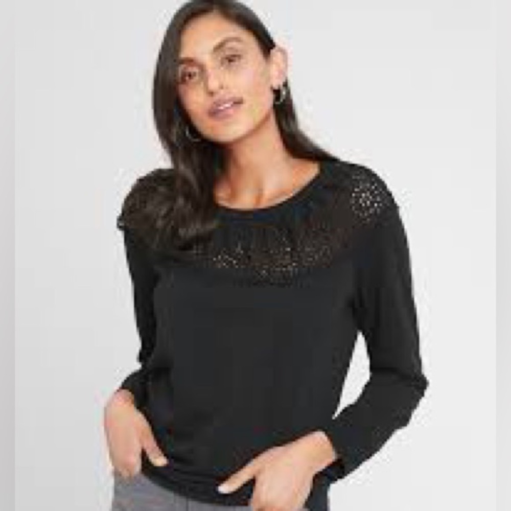 Banana Republic black sweatshirt with eyelet by necklace size Medium